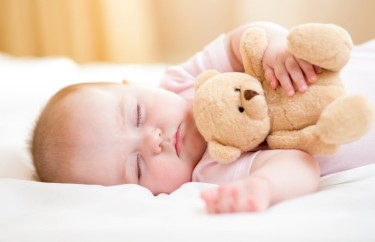Jak układać noworodka do snu?