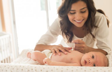 Sucha skóra u noworodka - przyczyny, jak sobie z nią radzić?